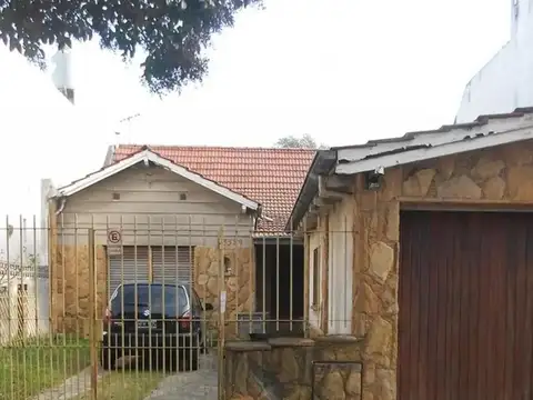 Olivos: Casa Sólida a Refaccionar en Ubicación Inmejorable (