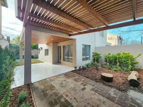 Casa de 2 dormitorios con pileta y parrillero en Fisherton