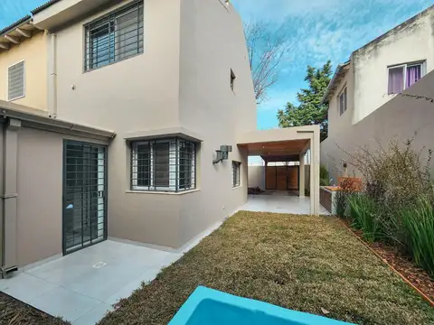 Casa 5 ambientes con 2 baños