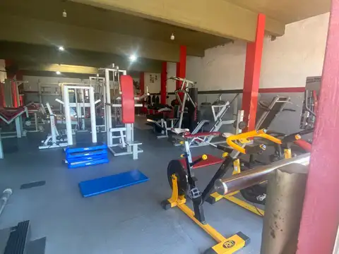 Av. Pte. Peron 3500, Piso 1