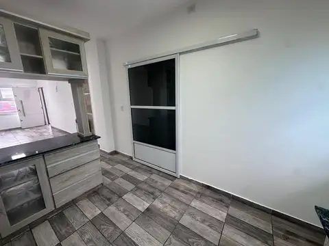 Depto Tipo Casa en Alquiler con 1 cocheras