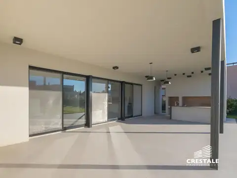 Casa 5 ambientes con 3 baños