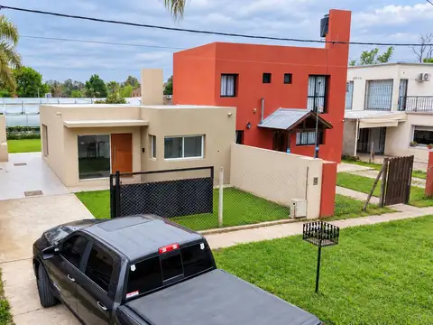 Casa en Venta con 2 cocheras