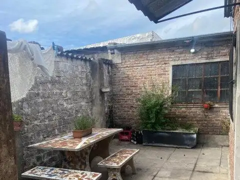 Casa 6 ambientes con 2 baños