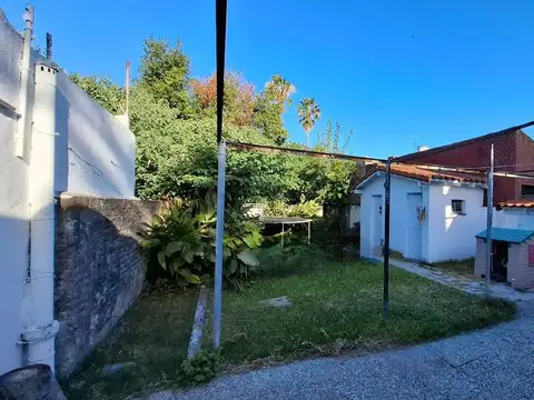 CASA 4 AMBIENTES VENTA LOMAS DE ZAMORA CON PARQUE
