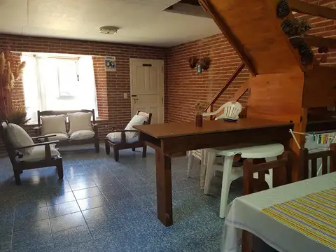 Casa 9 ambientes con 3 baños