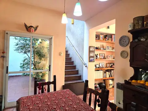 Venta Casa con Jardin y cochera en Villa Urquiza