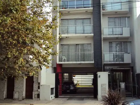 Vendo Dto 2 ambiente , SUM completamente equipado, baños, parrilla. freezer muy bueno