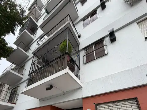 ALQUILER - Dos Ambientes con balcón al frente - Parque Chacabuco