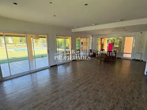 Casa en Venta con 4 cocheras