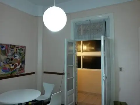HERMOSO DTO  2 AMB TECHOS ALTOS. CONFORT TODO EN MADERA