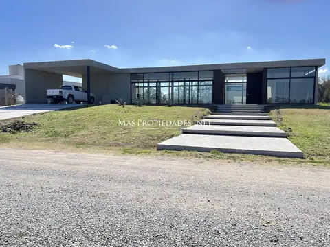 Venta Casa al Golf en Villa Maria 4 Dormitorios Canning