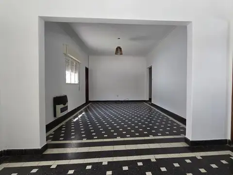 Casa 4 ambientes con 1 baño
