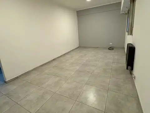 Alquiler de Departamento 2 Ambientes reciclado en Barrio La Perla Norte, Mar del Plata Excelente oportunidad de alquiler 2 ambientes zona la perla. Living comedor muy amplio y luminoso. Baño con pediluvio reciclado. Dormitori