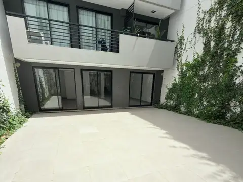 EXC. LOCAL A ESTRENAR - IDEAL GASTRONOMIA - PATIO - 2 BAÑOS