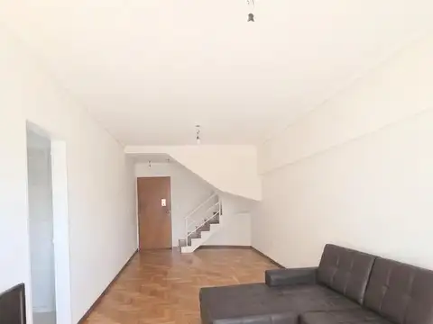 Departamento 2 ambientes en Duplex/ 2 Balcones/ Cochera Cubierta y Baulera en Almagro.