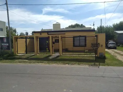Casa en venta - 2 dormitorios 1 baño - 200mts2 - Manuel B. Gonnet