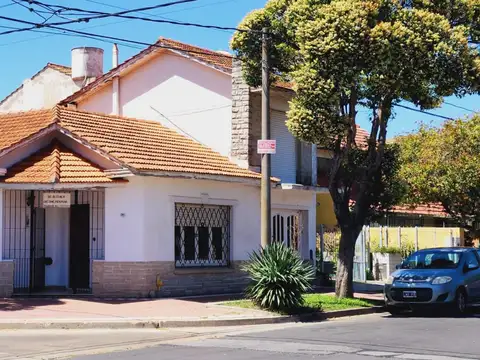 CHALET DE 4 AMB EN ALQUILER. PATIO. GARAGE