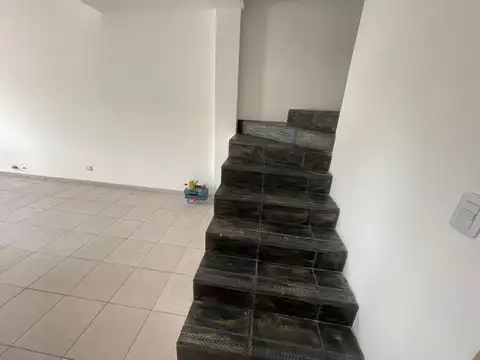 Depto Tipo Casa en Alquiler de 4 ambientes