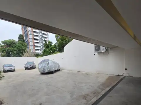 Cochera en planta baja, fija y descubierta. Edificio a estrenar
