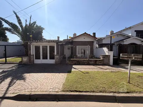 Casa en Villa Ballester - Venta - Calle Congreso - Zona Residencial - Cuatro Ambientes.