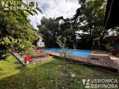 Casa en Venta con 3 cocheras