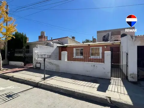 CASA EN VENTA CAFAYATE ZONA CENTRO 4 DORMITORIOS