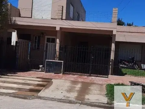 Casa en venta - 3 dormitorios 1 baño - cochera - 320mts2 - Coronel Brandsen