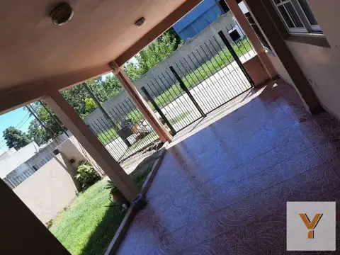 Casa 4 ambientes con 2 baños