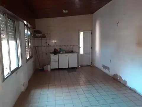 Casa en venta - 3 dormitorios 1 baño - cochera - 320mts2 - Coronel Brandsen