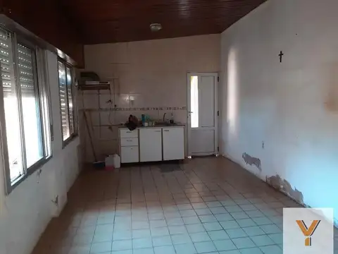 Casa en venta - 3 dormitorios 1 baño - cochera - 320mts2 - Coronel Brandsen