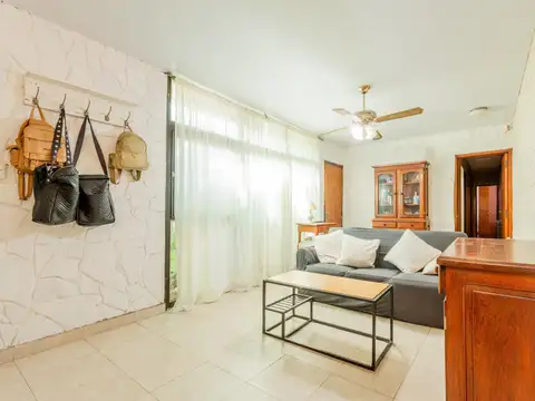 VENTA/PERMUTA - Casa 3 dormitorios, con patio y cochera - Alberdi, Rosario