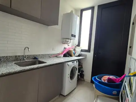 Casa en Alquiler Temporal con 2 cocheras