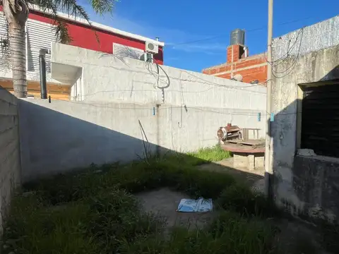 Casa 2 ambientes con 1 baño