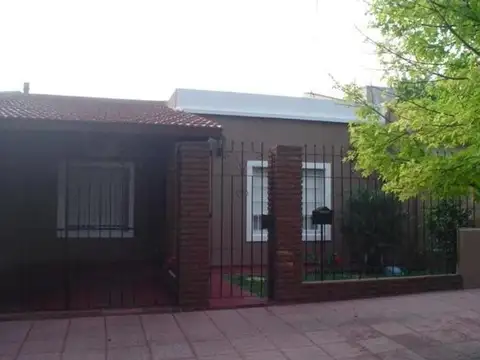 Casa en Alquiler con 1 cochera