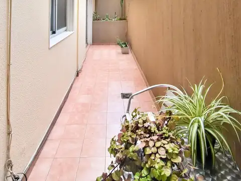 VENTA DEPARTAMENTO 3 AMBIENTES CON PATIO EN FLORES