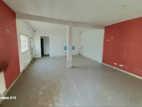 Local en Venta en Isidro Casanova, USD 205.000