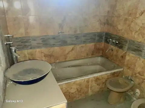 Venta 2 locales, depto y terreno libre (juntos o separados) 30 % y saldo sin interes