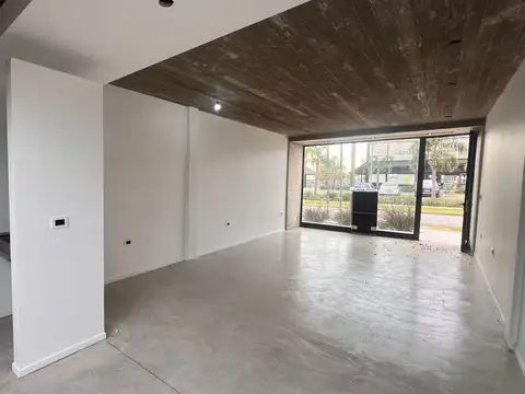 Local en Alquiler en Joaquin Gorina, $ 830.000