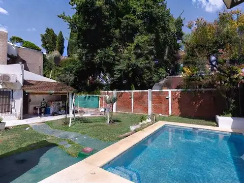 VENTA/PERMUTA CASA C/PILETA 4 AMB. LA REJA MORENO