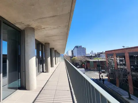 Oficina en Alquiler con 4 cocheras