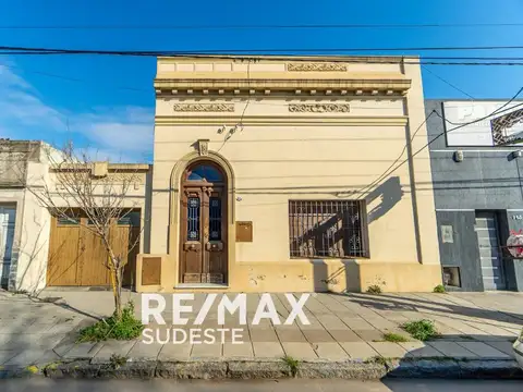 Venta casa con patio y quincho