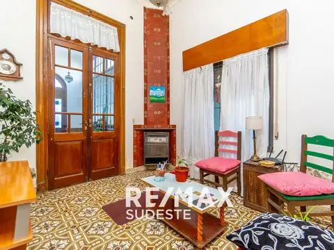 Casa 6 ambientes con 2 baños