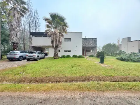 Venta - Casa 3 Dormitorios Puerto Roldan
