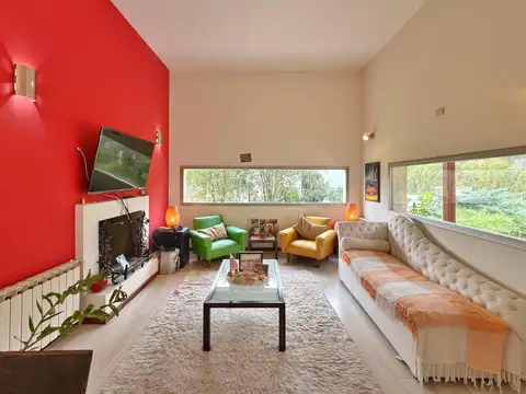 Casa en Venta con 2 cocheras
