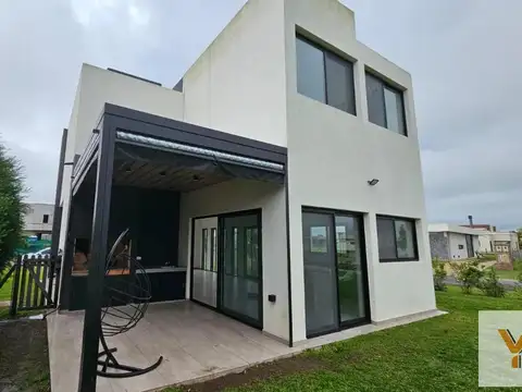 Casa en Alquiler de 3 dormitorios