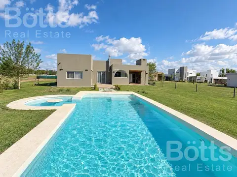 Casa en Alquiler en Barrio Los Juncos