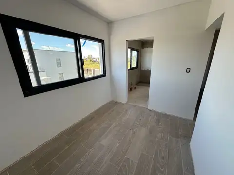 CASA EN VENTA LA PLATA A ESTRENAR 3 DORMITORIOS