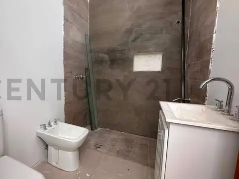 CASA EN VENTA 2 DORMITORIOS 3 BIS E/DIAG 83 & 84