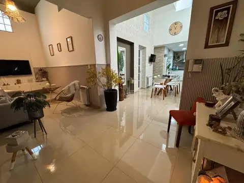 Depto Tipo Casa en Venta en Centro, USD 200.000